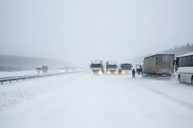 По прогнозам синоптиков, непогода продлится ещё несколько дней.