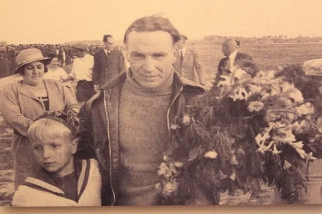 Валерий Чкалов с сыном Игорем. Снимок из мемориального музея лётчика в Чкаловске.