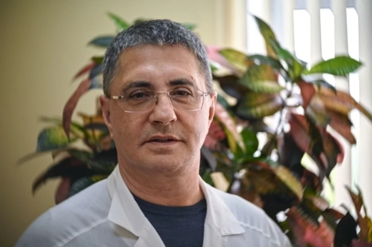 Мясников назвал виды опухолей, из названия которых могут убрать слово рак