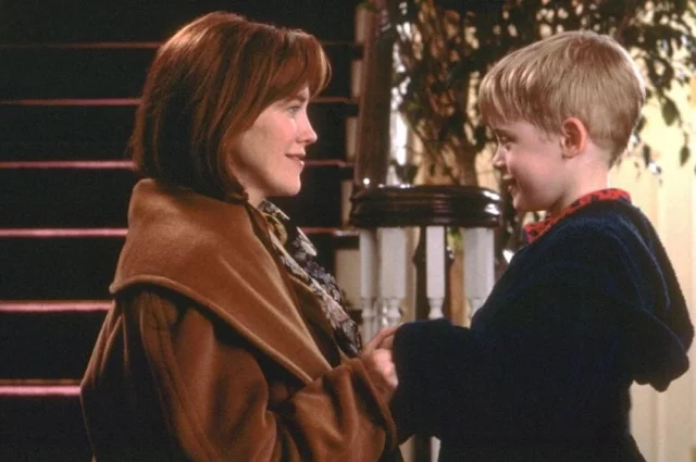 Кэтрин О’Хара и Маколей Калкин в фильме «Один дома».