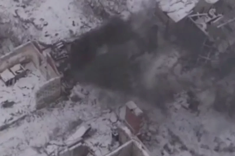 Точными попаданиями удалось уничтожить два пункта управления БПЛА с живой силой противника.