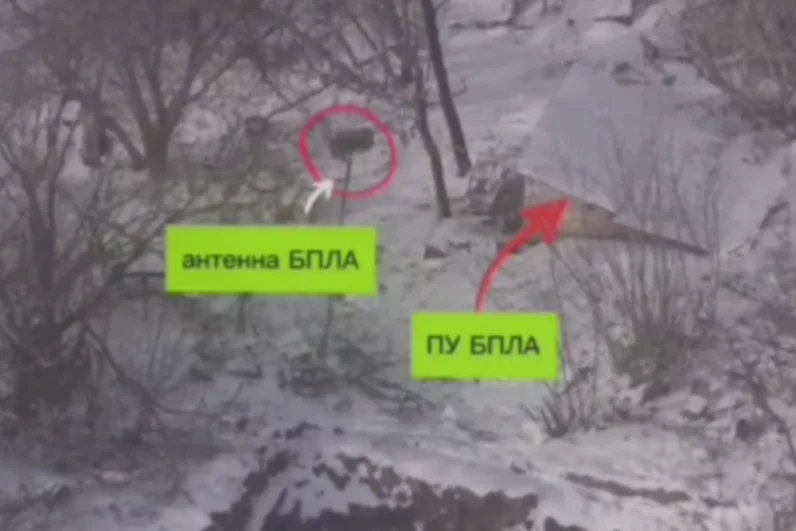 В ходе боевых действий разведчики 6-й мотострелковой дивизии обнаружили два пункта управления БПЛА и передали их координаты операторам беспилотных систем.