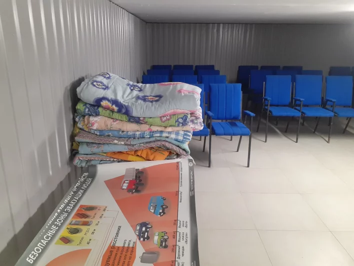 В повале оборудовали убежище.