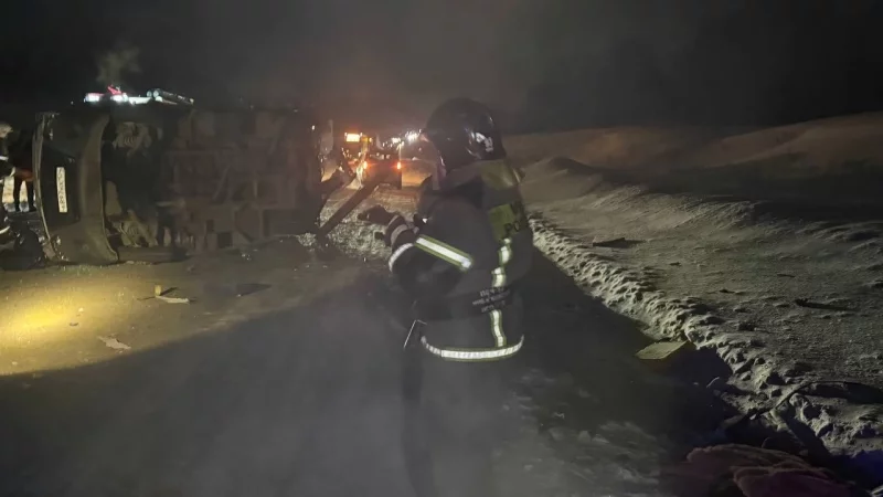 На месте работало около 30 спасателей