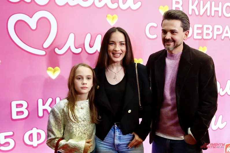 Беркели Овезов, Виктории Дайнеко и дочерью Елизаветой.