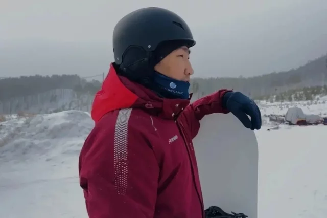 Сергей нашёл в себе силы встать на сноуборд. А теперь он делится своим опытом с начинающими спортсменами — но уже в качестве тренера.