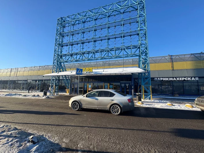 Торговый комплекс, рядом с которым исчез ребёнок. Камеры и очевидцы зафиксировали его в день пропажи.