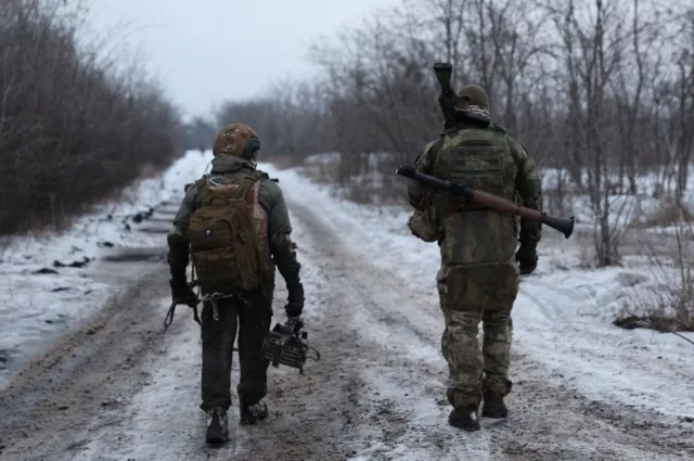 К Славянску российская армия продвигается со стороны Красного Лимана. 