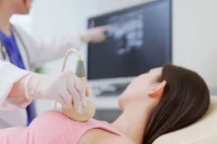 Чаще всего грудь не болит - опухоль может развиваться бессимптомно, пока не перейдёт на новую стадию.