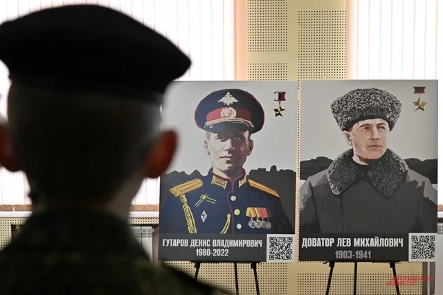 Портреты Героя Советского Союза Льва Доватора и Героя России Дениса Гутарова. 