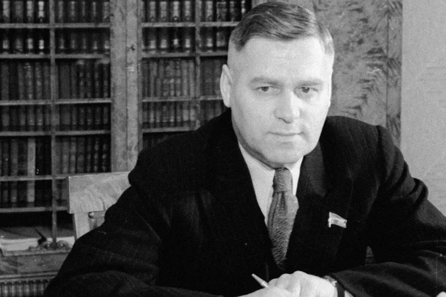 Вилис Лацис — очень странная фигура.