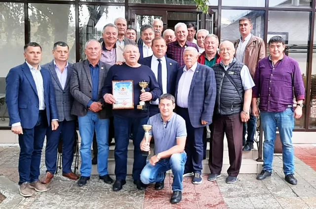 В деловом клубе фермеров им. В. И. Штепо собрались люди разных поколений.