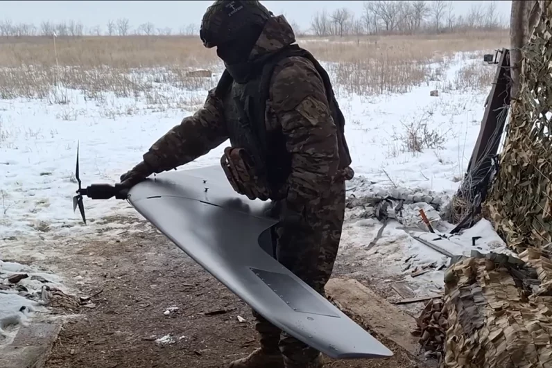 БПЛА «Скат-350М» предназначен для воздушного наблюдения и поиска объектов в оптическом и инфракрасном диапазонах, точного наведения средств поражения подразделений группировки на военные объекты ВСУ.