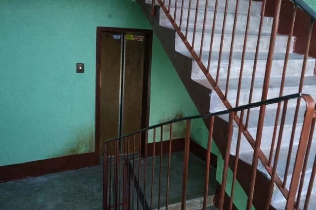 В подъезде стало грязно