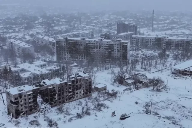В городе идет крупная операция по зачистке от боевиков.