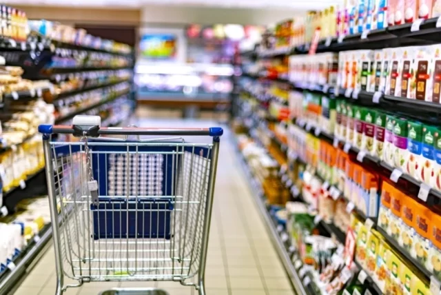 Набор ингредиентов, необходимых для десяти блинчиков, даже немного подешевел.