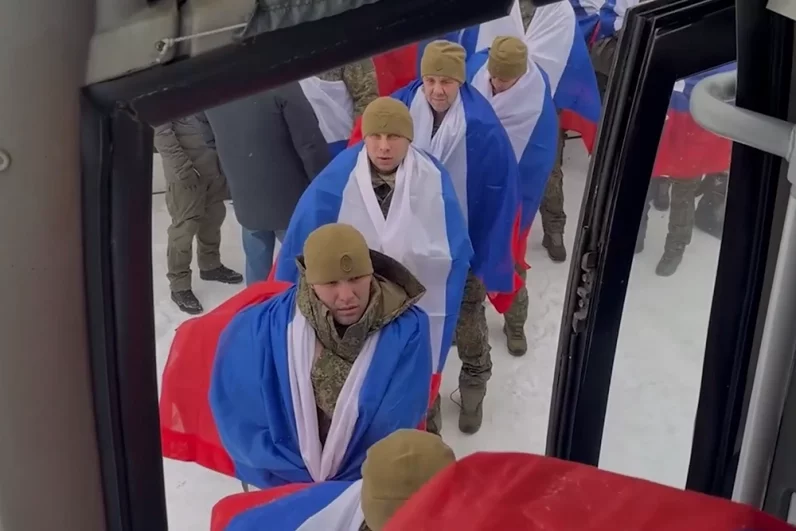 В настоящее время российские военнослужащие находятся на территории Республики Беларусь.