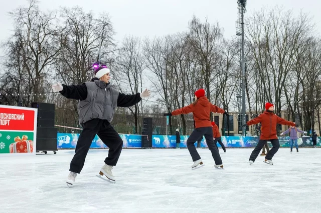 17 февраля пройдет День хореографии, скольжения и осанки, во время которого на всех площадках участникам мастер-классов будут показывать основные элементы фигурного катания.