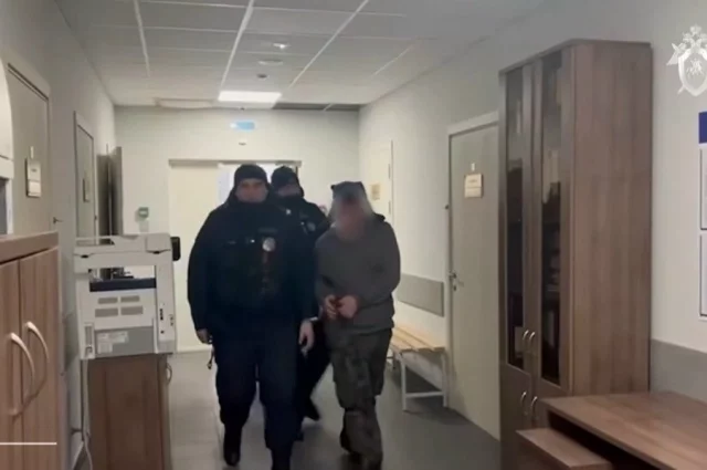 На допрос ведут Алексея Л., подельника убитого Михаила Л.