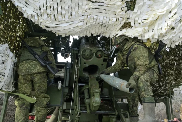 Боевая работа расчета самоходной артиллерийской установки 2С44 «Гиацинт-К» из состава 288-й гвардейской артиллерийской бригады группировки войск «Запад».