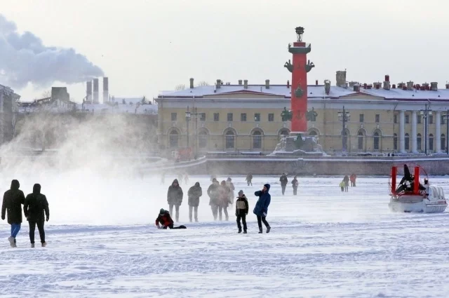 Лёд может только казаться прочным, лучше не рисковать.