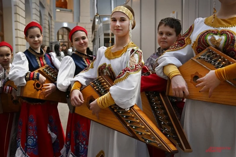 На гала-концерт, который стал частью конкурса, прибыли более 300 гусляров и коллективов со всей страны.