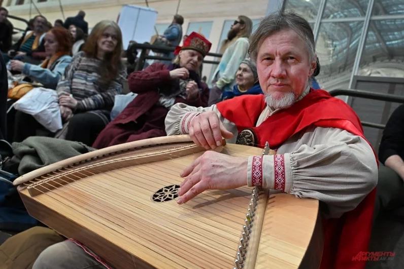 Также на «Ристалище гусляров России» был подписан меморандум об официальном признании гуслей национальным музыкальным инструментом.