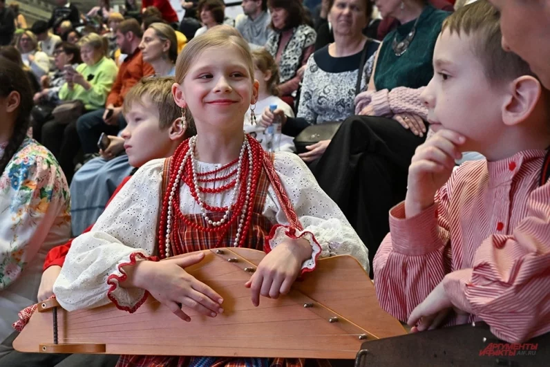 Самому молодому участнику конкурса гусляров  едва исполнилось три года, а самому возрастному – более 90 лет.