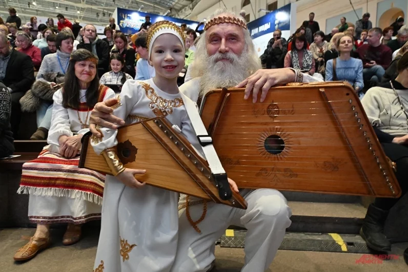 Мероприятие было посвящено сохранению традиции игры на гуслях и передаче опыта молодому поколению.