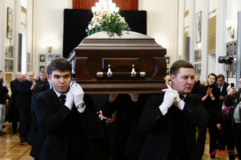 Церемония прощания с актрисой Ольгой Чиповской в Театре имени Евгения Вахтангова.