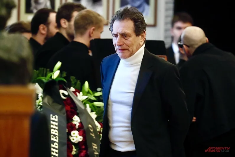 Ректор Театрального института имени Бориса Щукина Евгений Князев на церемонии прощания.