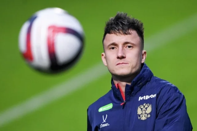 Александр Головин на тренировке национальной сборной России по футболу в рамках учебно-тренировочного сбора команды в Новогорске. 