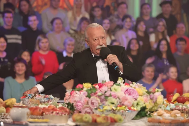 Леонид Якубович на съемках программы «Поле чудес».