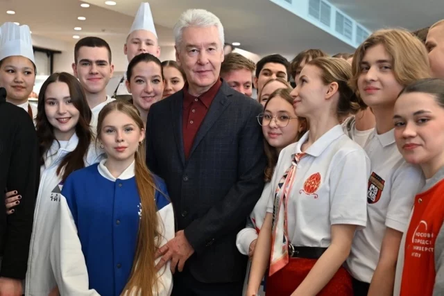 Недавно Сергей Собянин встречался со студентами колледжей. Ребята пользуются системой «МЭШ» ежедневно – это очень удобно, поэтому её и взяли на вооружение школы и колледжи других регионов. 