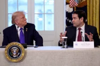 Госсекретарь США Марко Рубио стал одним из самых титулованных чиновников в истории страны после того, как президент США Дональд Трамп назначил его ещё и исполняющим обязанности своего советника по национальной безопасности. 