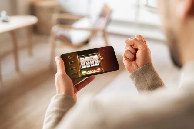 Из всех известных зависимостей игромания — это один из наиболее специфических и сложных вариантов.