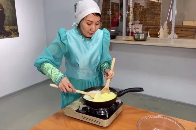 Готовим блины на Масленицу с якутскими хозяйками.   