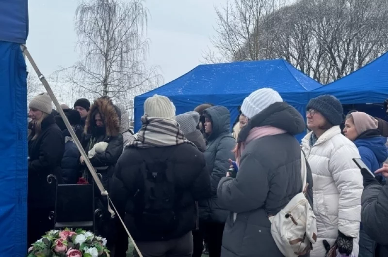 Никто не разговаривал.