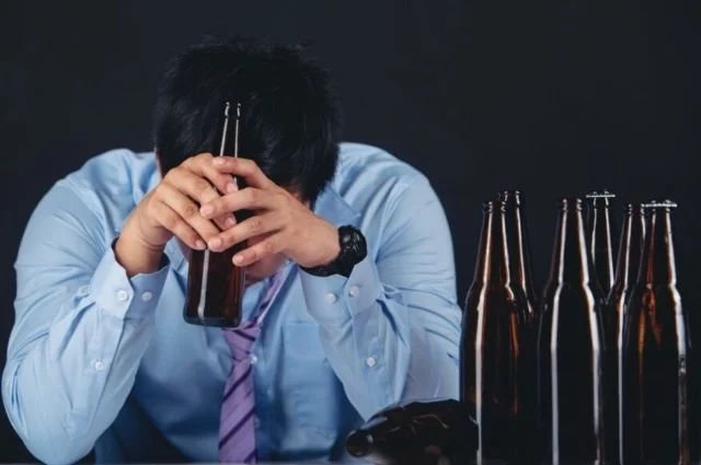 186 семей в РТ стоят на учёте из-за пьющих детей