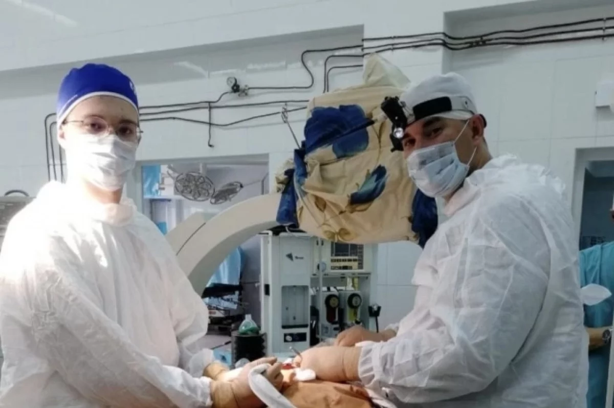 Врачи Пятигорска через микродоступ удалили у женщины опухоль позвоночника