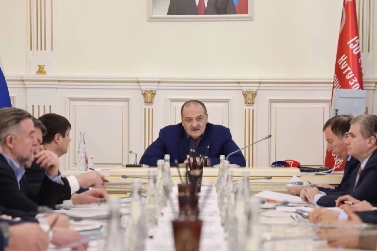 Меликов обещал помочь 2 тысячам обманутых дольщиков «АР ГРУПП» в Дагестане