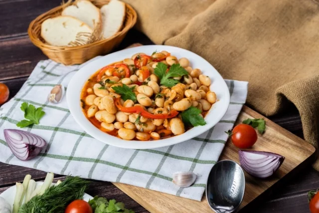 Любая фасоль — и красная, и белая, и стручковая — ценный продукт.