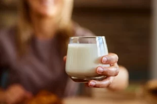 Какие продукты опасно запивать молоком?