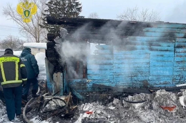 Огонь почти ничего не оставил от дома и унес сразу четыре жизни.