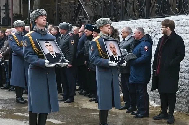 Погибших в Калмыкии волгоградцев похоронили со всеми почестями.