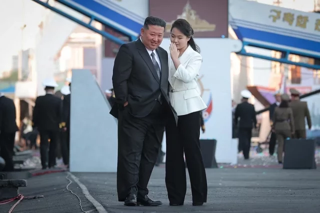 Ким Чен Ын и Ким Чжу Э. 