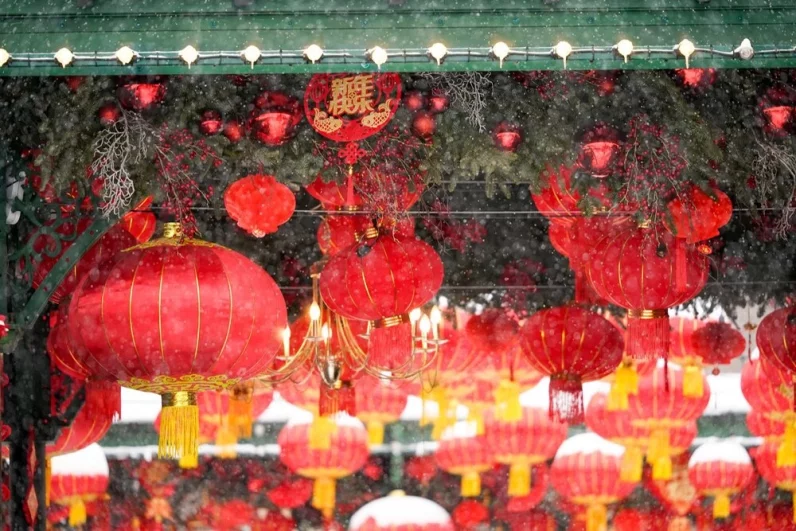 Китайские фонарик – один из главных символов приближающегося праздника, уже можно легко найти на улицах столицы.