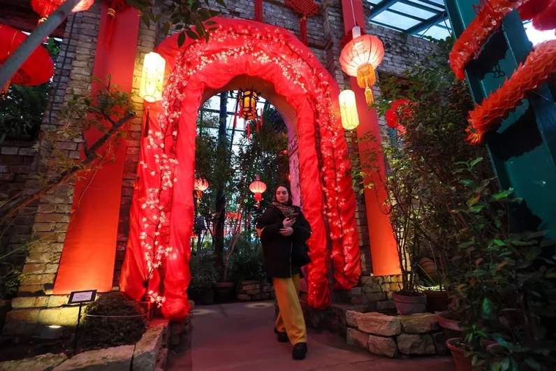 Пространство перехода от Манежной площади к площади Революции будет оформлено, как стилизованный экспресс Москва – Пекин. Там можно будет завязать ленты желаний.