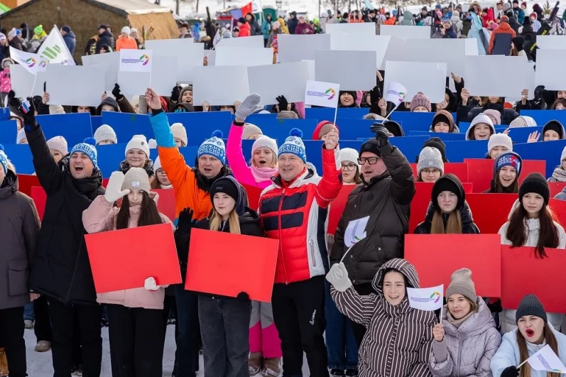 Лыжники передали привет будущим участникам Международного фестиваля молодежи в Екатеринбурге.