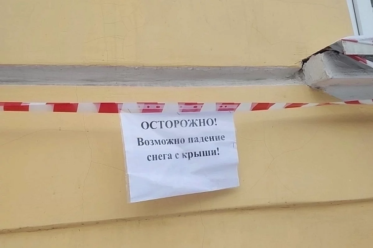 В Нижнем Новгороде трамвайная остановка рухнула под тяжестью снега